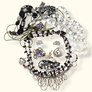 QUEENIE - Vintage To Now Jewelry Lot - 050